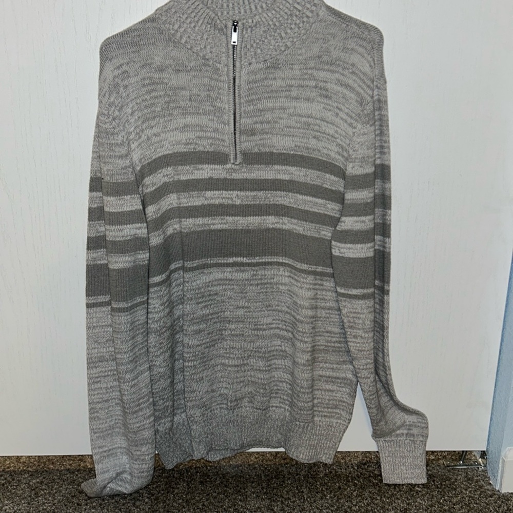 Urban Pipeline Men’s Large Sweater
